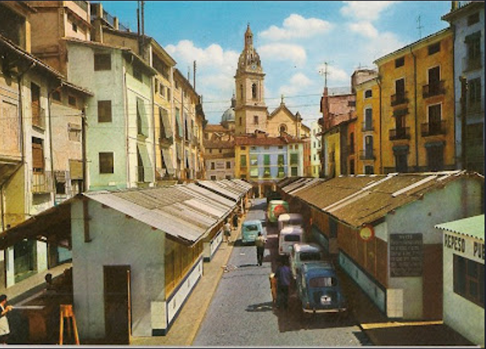 Vista del Mercar Xàtiva saliendo por la calle Botigues